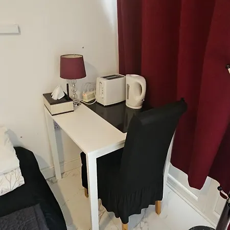 Homestay Stoke Park View