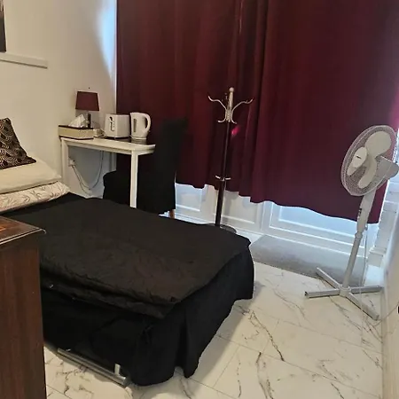 Stoke Park View Homestay *